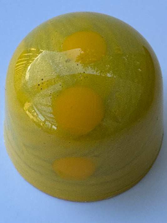 Lemon Mousse Bon Bon - Filia Tres Chocolates
